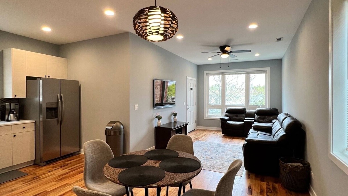 South Austin Apartment | Spacious brand new condo - 15 min from downtown Chicago! Sleeps 6