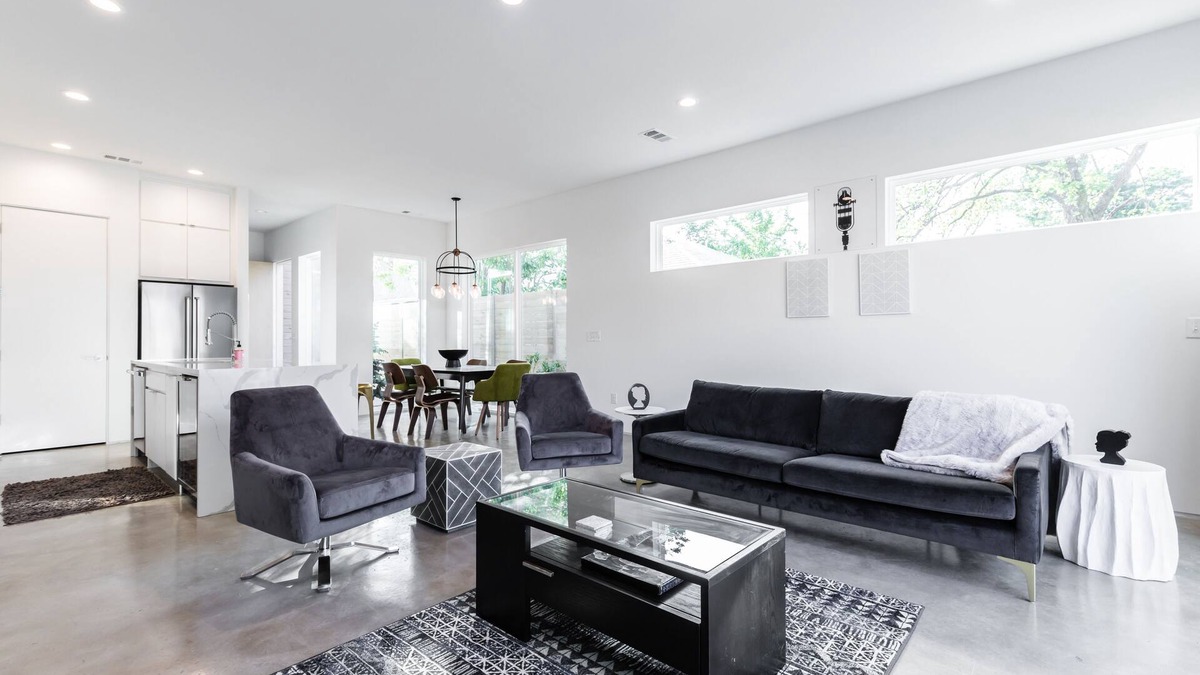 Old East Dallas House | Spacious Brand New Connected Double Townhomes - Six Bedroom Villa, Sleeps 16