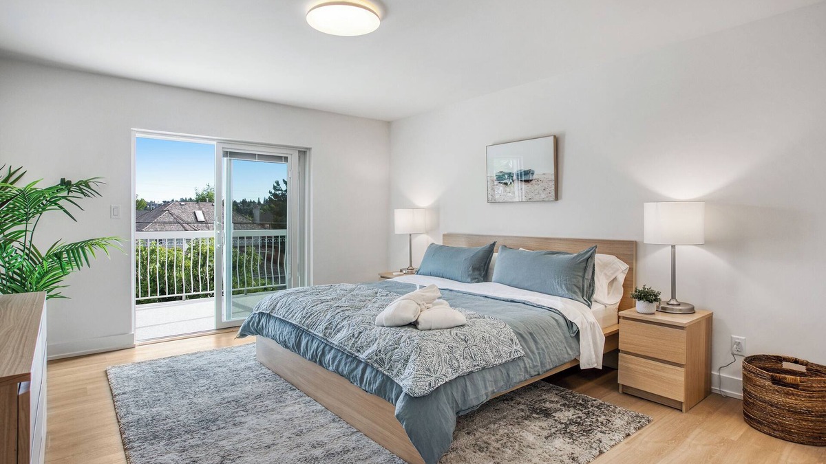 Kitsilano House | Spacious & Bright 3BR + 3BTH near UBC (direct road!) & Downtown