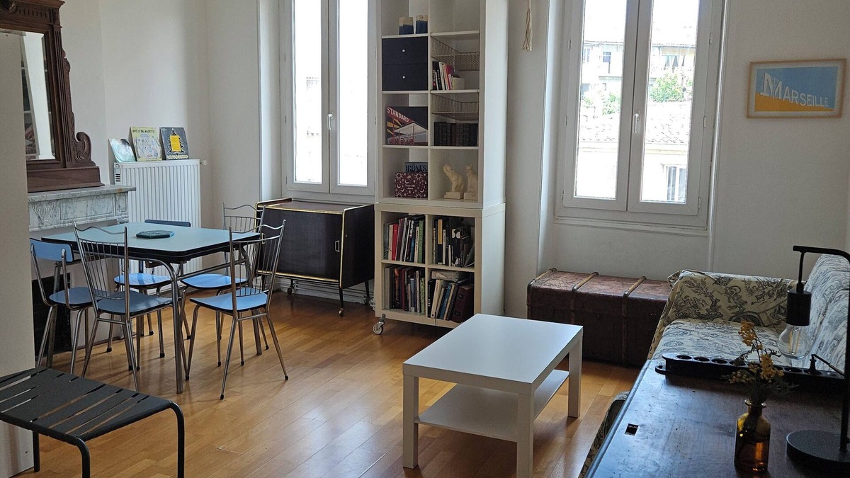 Noailles Bed & Breakfast | Spacious, bright and central self-contained studio in a chambre d'hôte