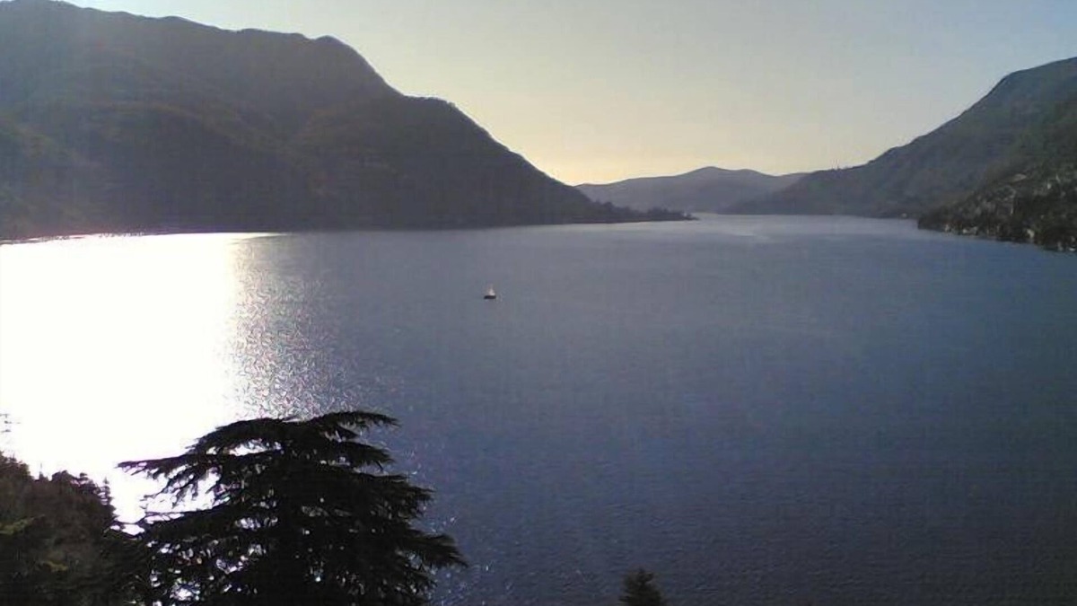 Pognana Lario Apartment | Spacious bright apartment with lake view terrace and private parking space