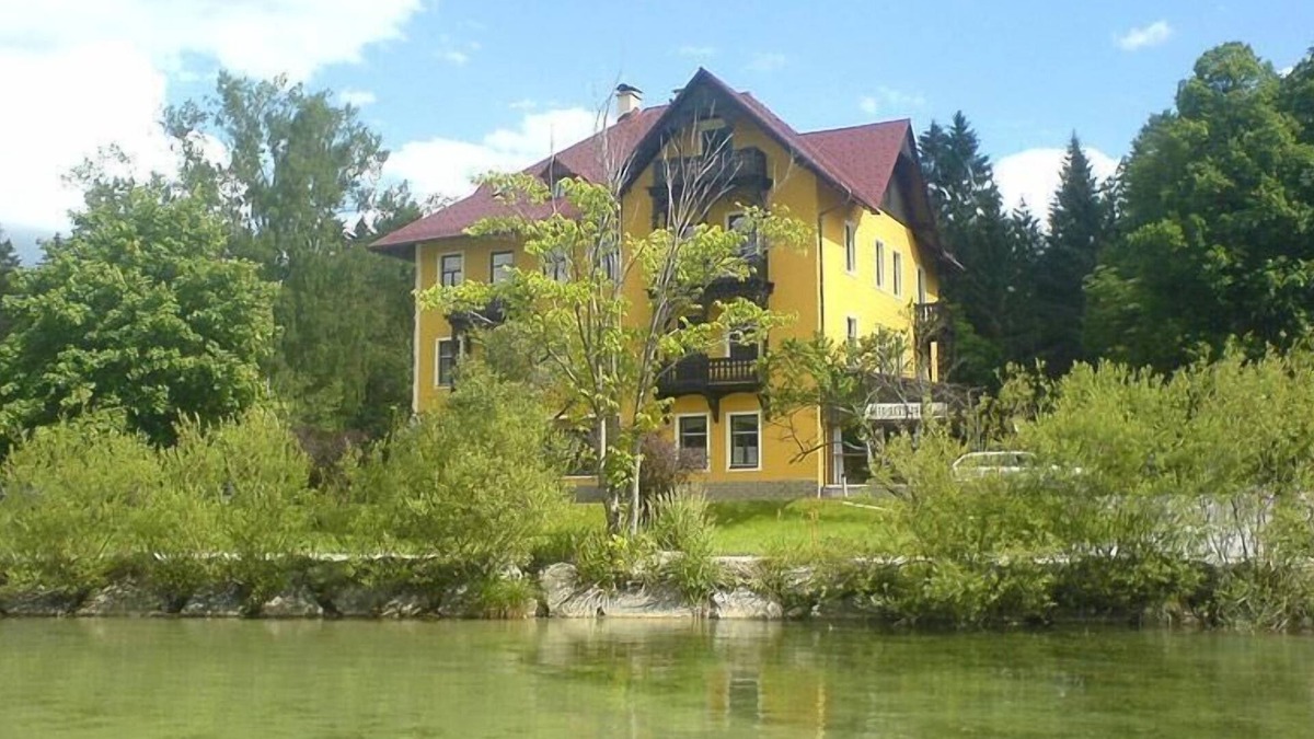 Sankt Sebastian Apartment | Spacious, bright apartment (110 sqm) with balcony and lake view