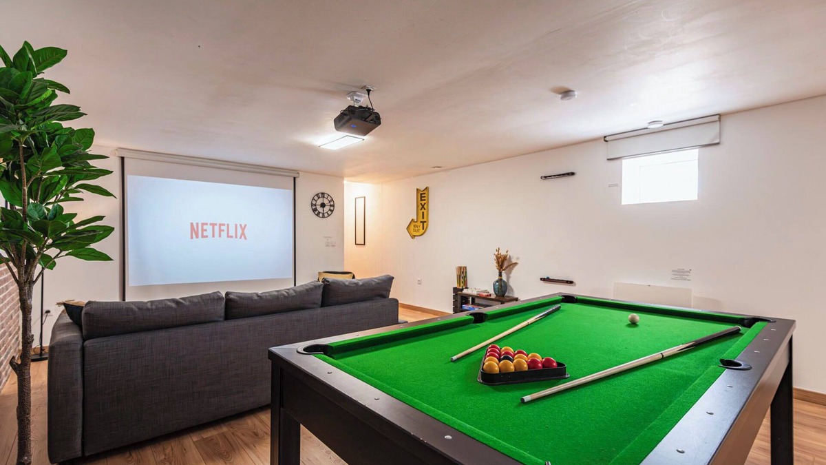 Jamin House | Spacious building - city center - sleeps 15