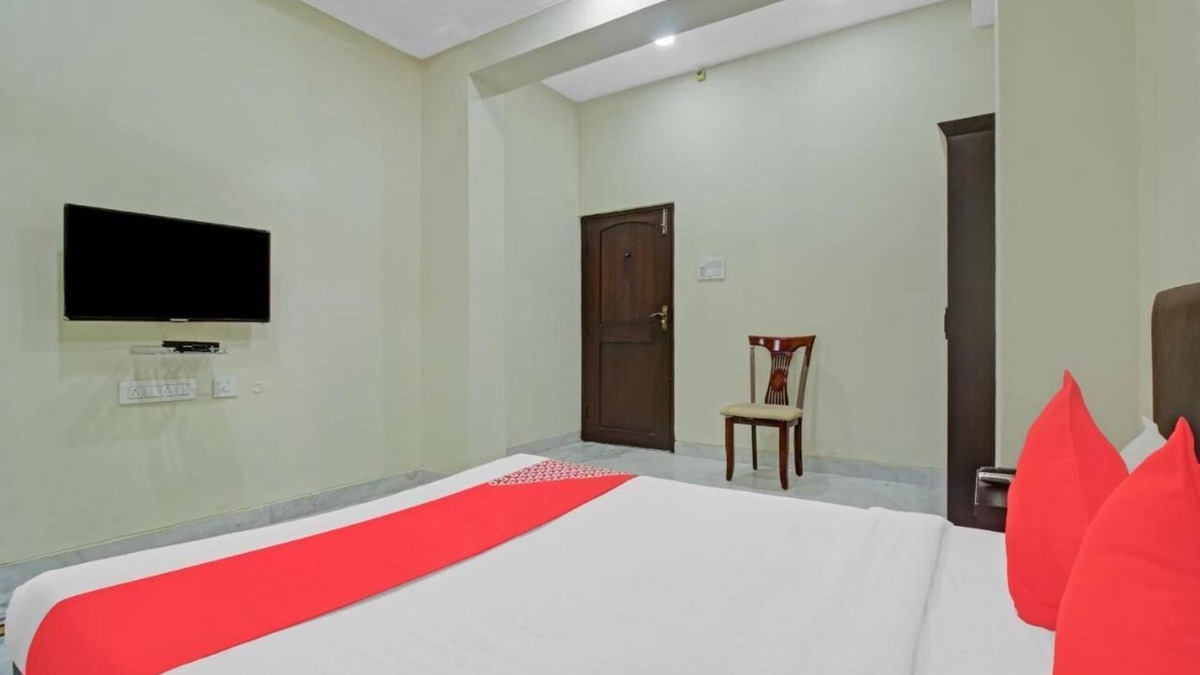 Banjara Hills House | Spacious building with 9 bedrooms and WiFi, AC in welcoming Hyderabad