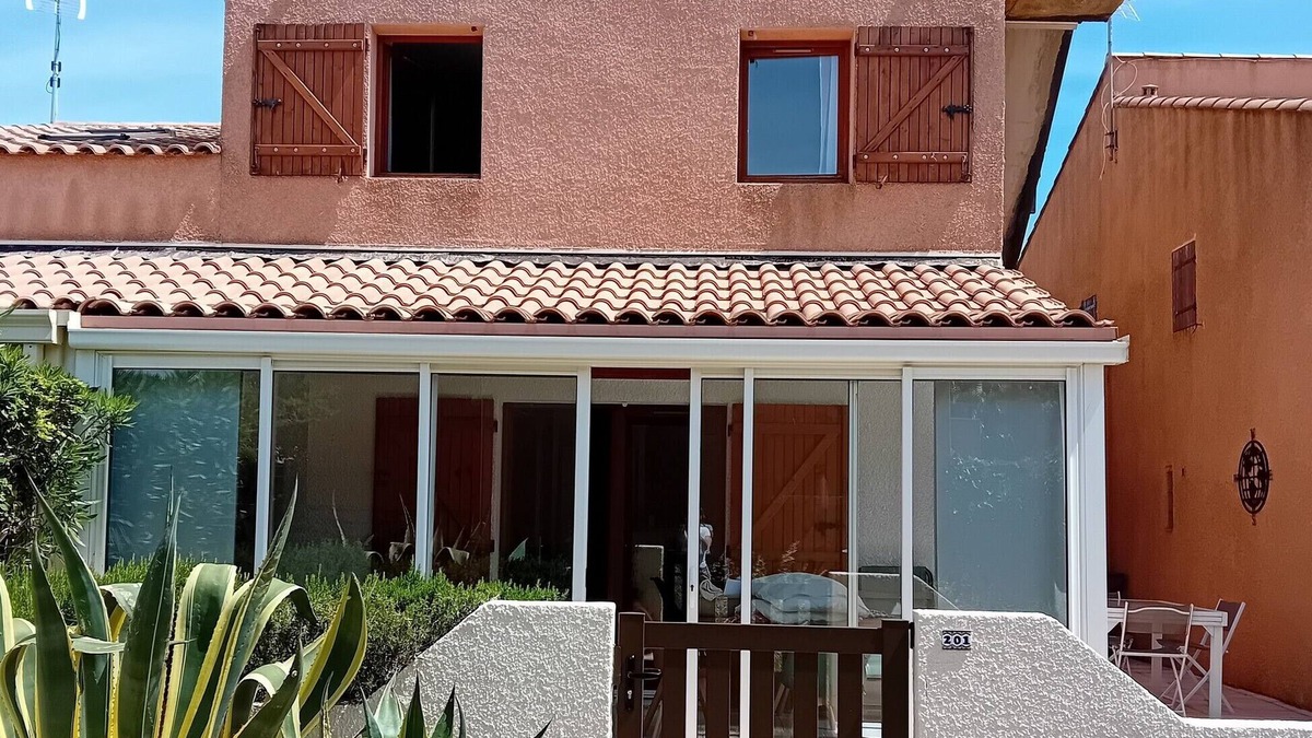Gruissan Cabin | Spacious bungalow, T3, roof terrace, swimming pool, Wifi, lagoon, near beach