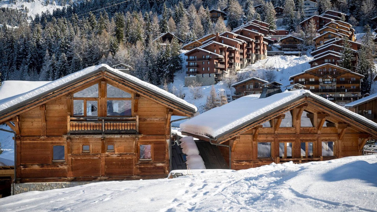 Plagne 1800 Ski Chalet | Spacious Chalet · Ski-in/Ski-out · Hot Tub & Sauna · Stunning Views · Sleeps 15