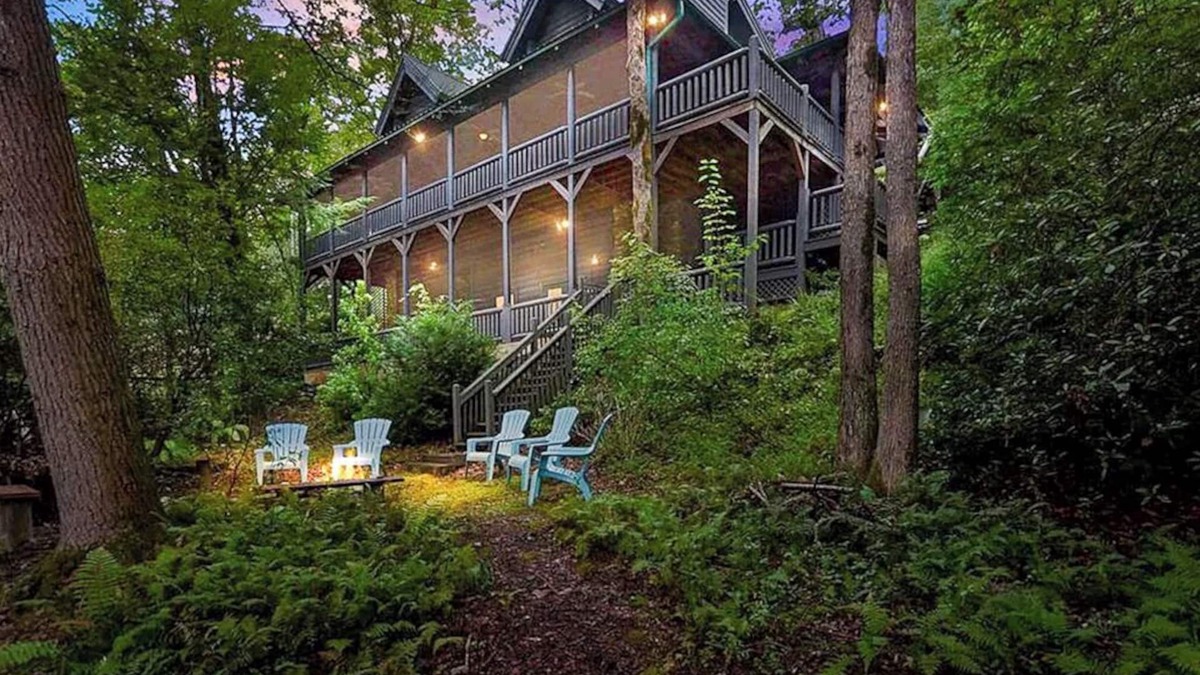 Blue Ridge Cabin | Spacious Cabin for 14 on Fightingtown Creek – Private Trout Fishing Retreat