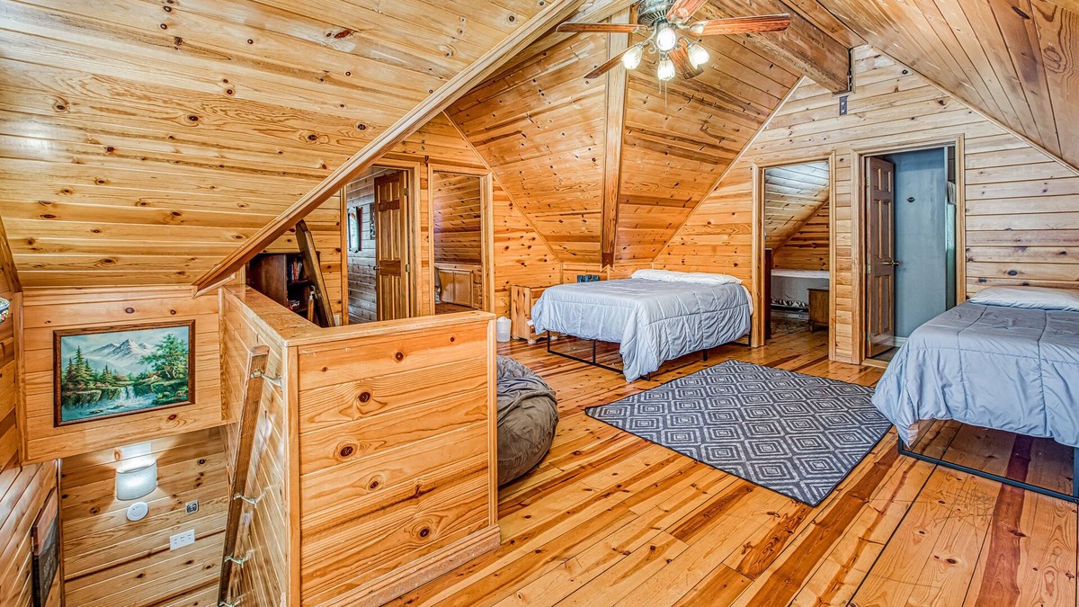 Big Creek Cabin | Spacious cabin-style home with deck, near dining, slopes & lake - dog-friendly