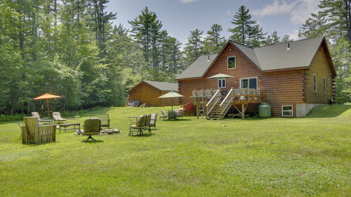 Oxford House | Spacious Cabin w/Private Dock on Thompson Lake