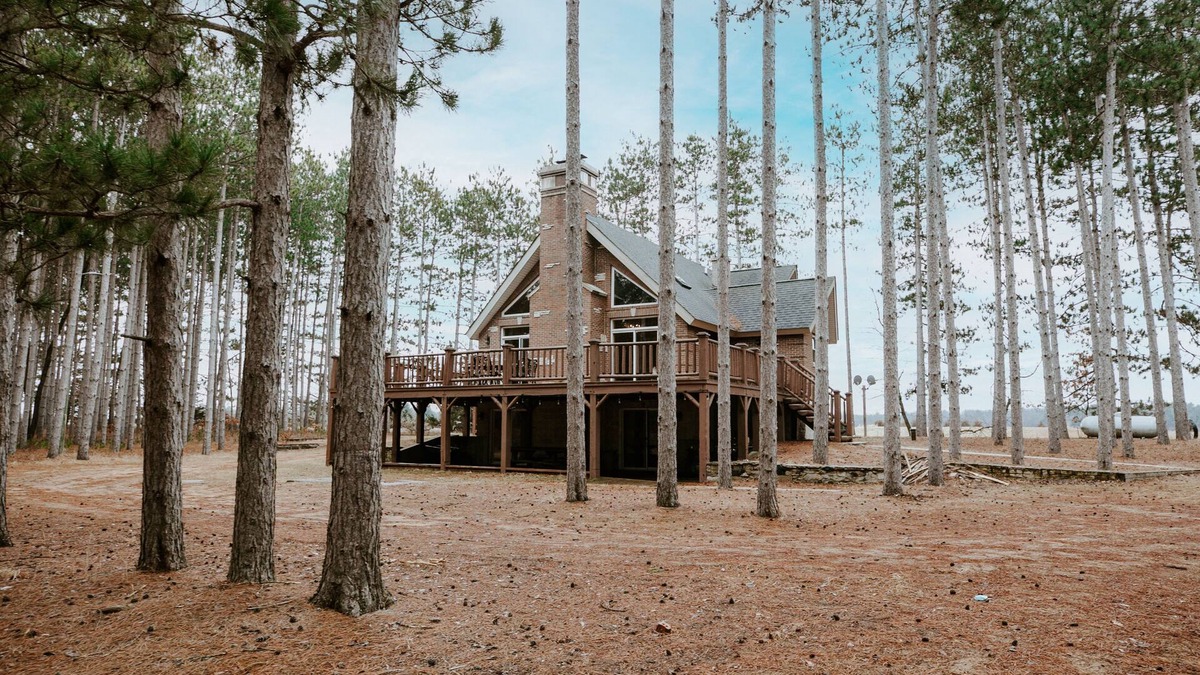 Friendship Cabin | Spacious cabin with two full kitchens