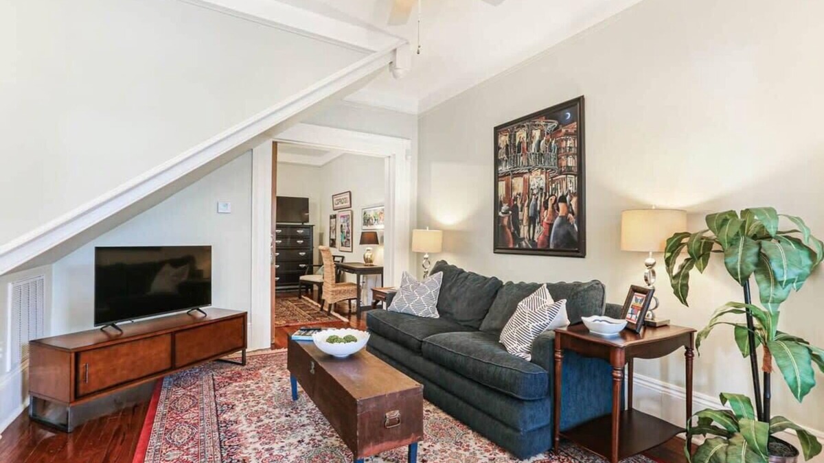 Mid-City House | Spacious Canal St. 2br On Streetcar Line