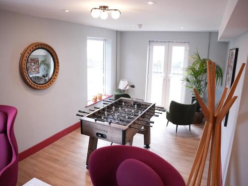 Riverside Apartment | Spacious Cardiff Apartment for Large Groups!