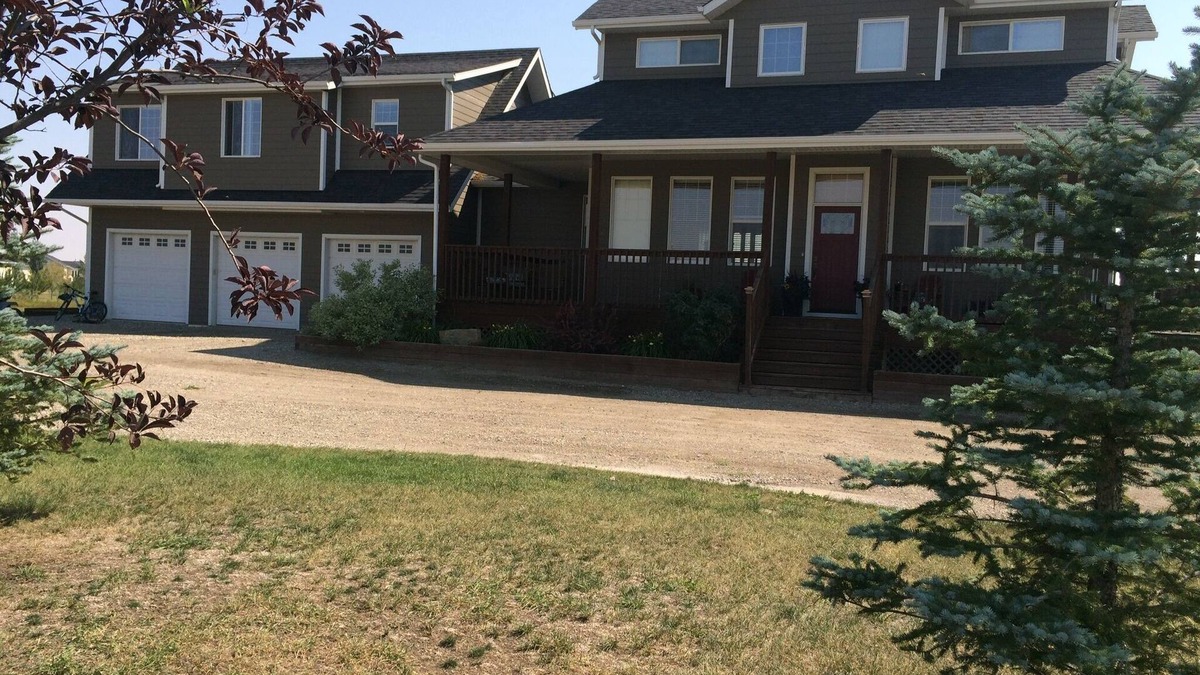 Okotoks Apartment | Spacious Carriage Suite in the Peaceful Foothills of the Canadian Rockies!