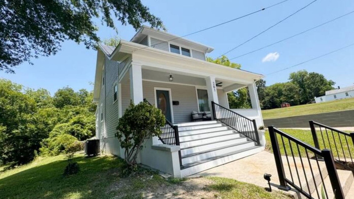 Danville House | Spacious Central 3bd/2bath