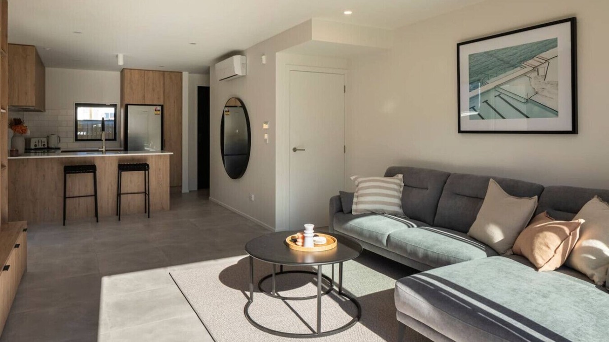 Linwood Villa | Spacious Central Townhouse – Perfect for All