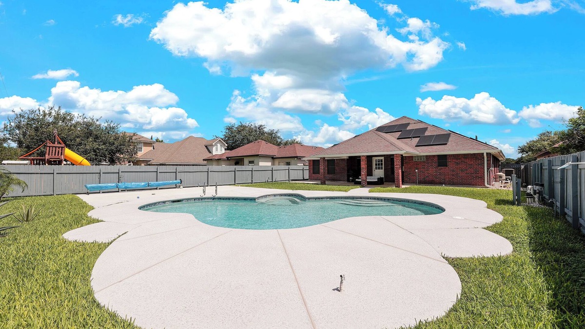 McAllen House | Spacious & Central Pool Home By McAuliffe Park