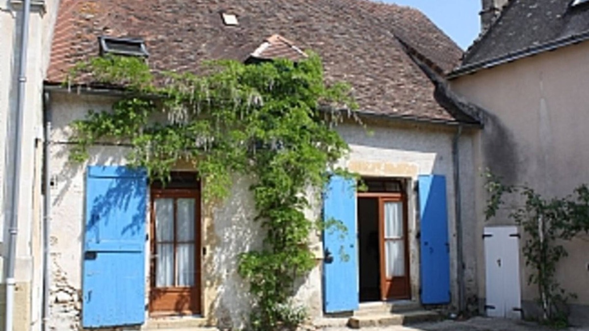 Brigueil-le-Chantre House | Spacious Child Friendly 3 Bed House With Large Garden In Charming Village.