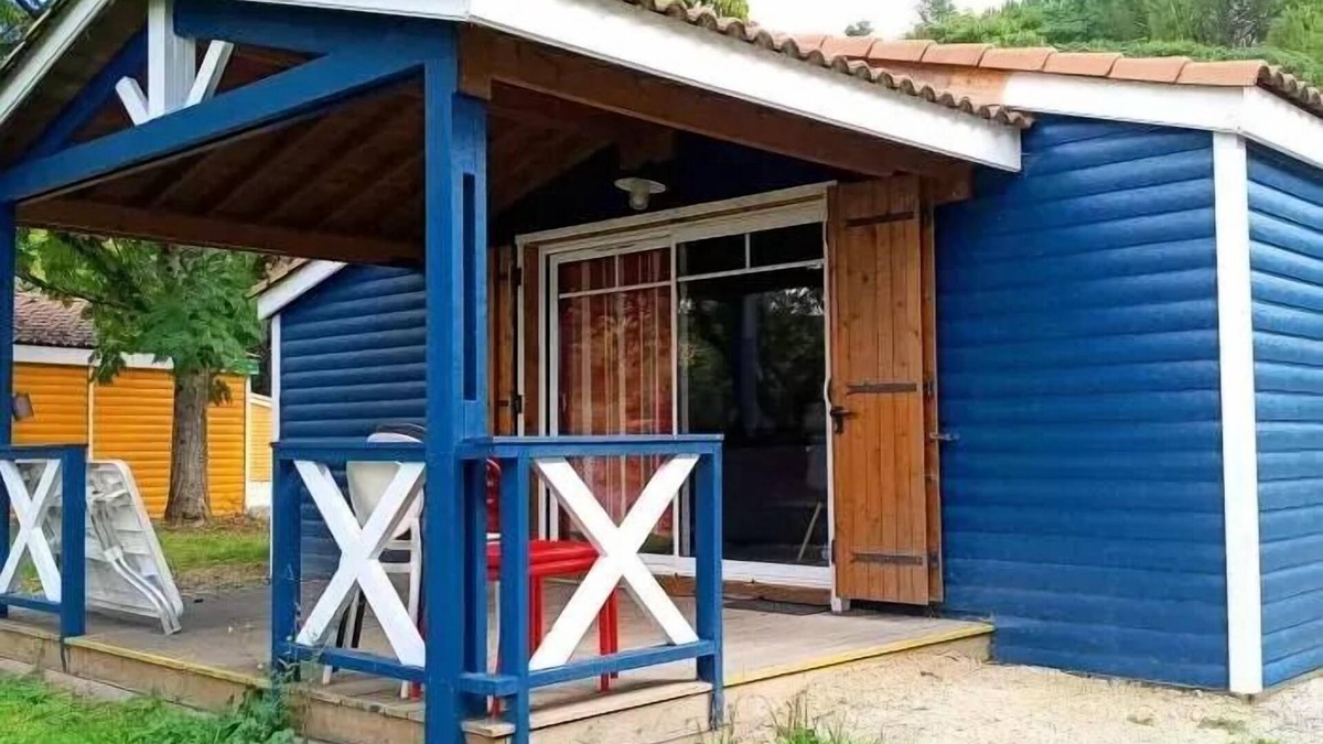 Vouneuil-sur-Vienne Ski Chalet | Spacious chalet with 3 bedrooms and 2 bathrooms sleeps 6