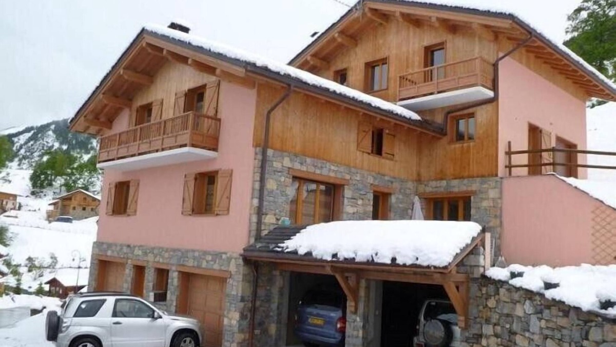 Saint-Martin-de-Belleville Ski Chalet | Spacious chalet 100m from the slopes of St Martin/3 valleys ideal for families or friends