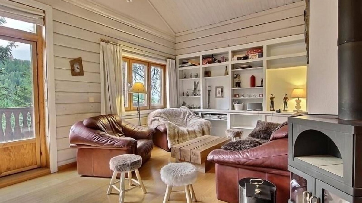Plagne 1800 Ski Chalet | Spacious Chalet for 15, Sauna & Jacuzzi, Near Slopes in La Plagne