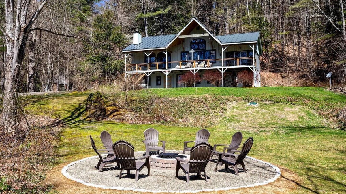 Wardsboro Ski Chalet | Spacious Chalet Near Stratton and Mt. Snow w/Indoor Hot Tub, Fireplace, Firepit