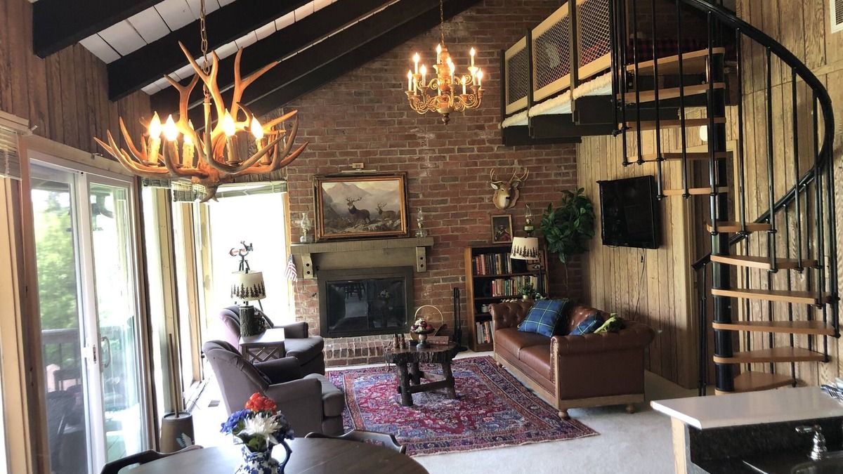 Dan River Ski Chalet | Spacious Chalet on the Blue Ridge Parkway - Early Check-in and Late Check-out!
