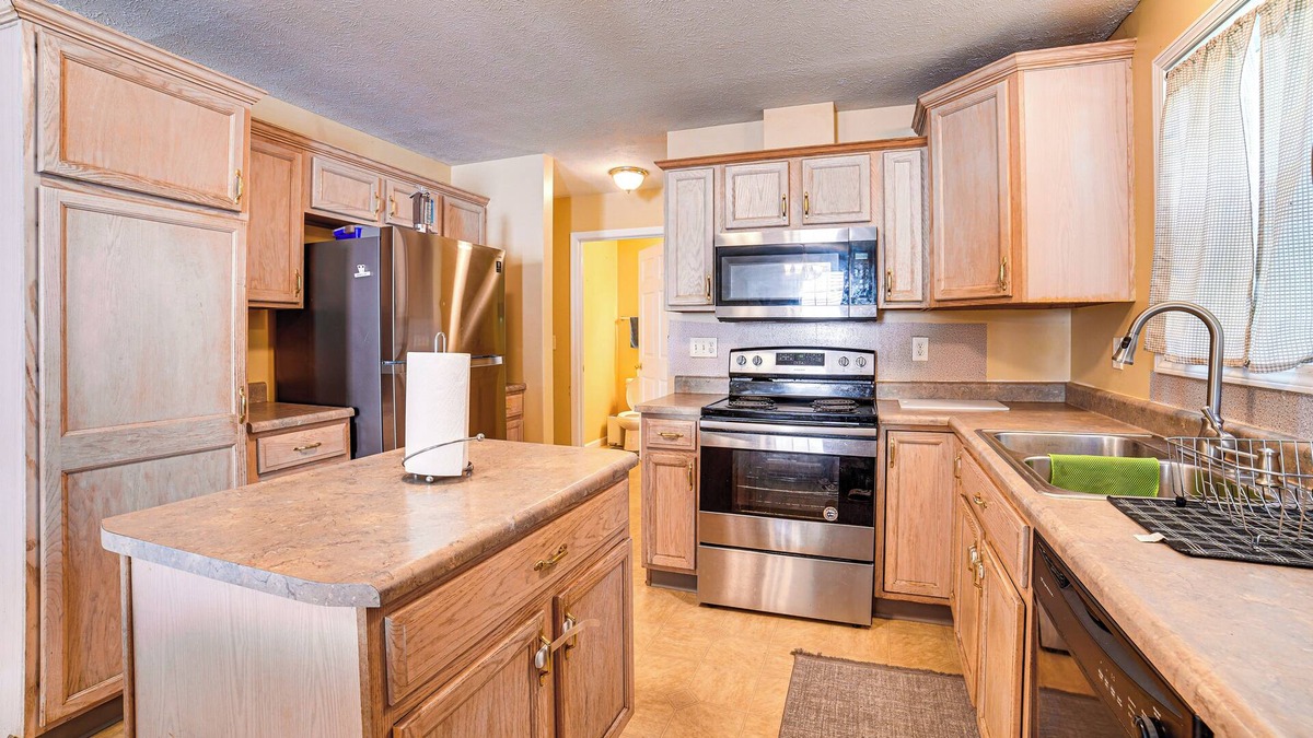 Champaign House | Spacious Champaign Home By University of Illinois!