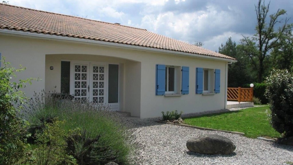 Ecuras House | Spacious Charente Bungalow