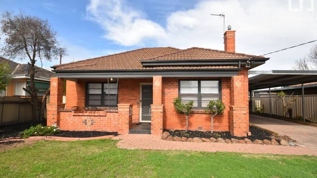 Shepparton South House | Spacious & Charming 3BR house