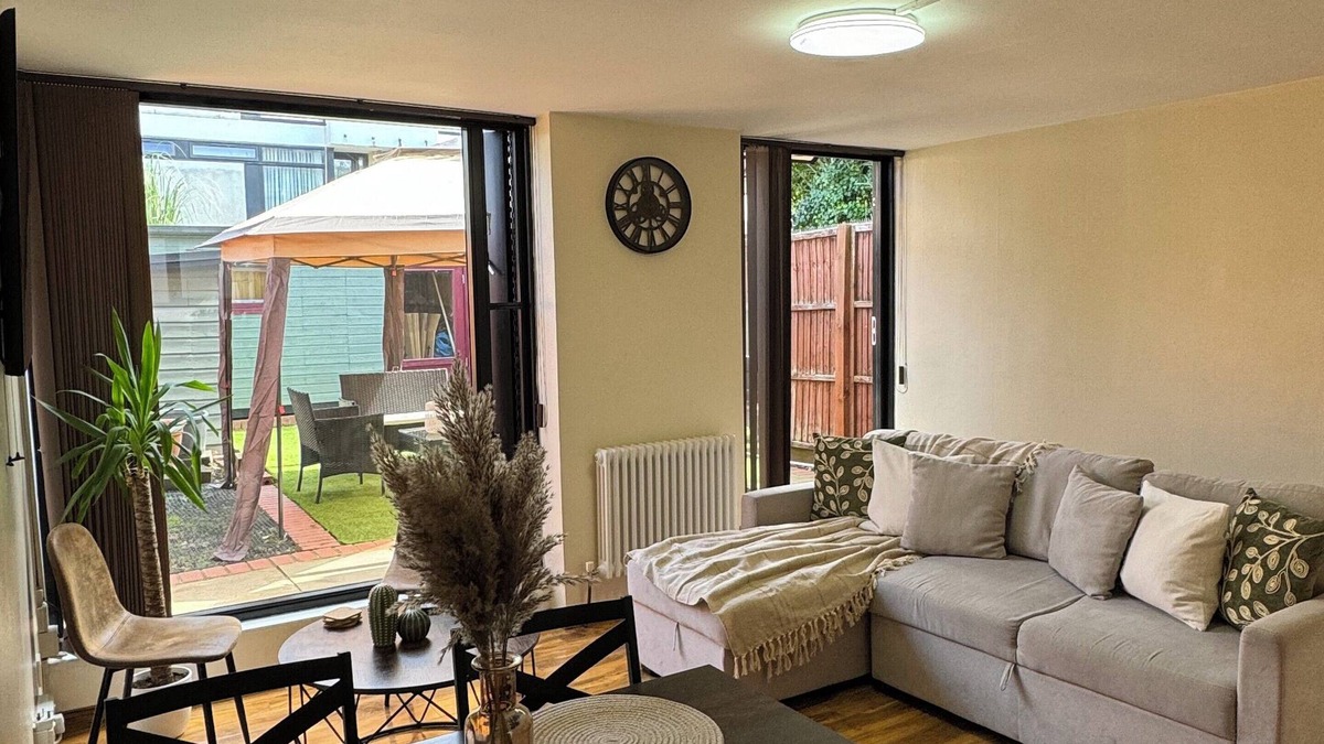Cantelowes Apartment | Spacious, Charming Family Home w/Big Garden Walk to Kings Cross/Camden