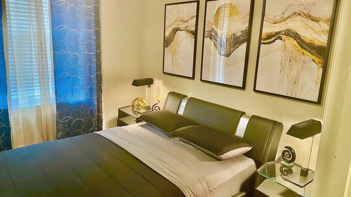 Greenway Plaza-Upper Kirby Apartment | Spacious Clean and Classy 2bd in the heart of Houston