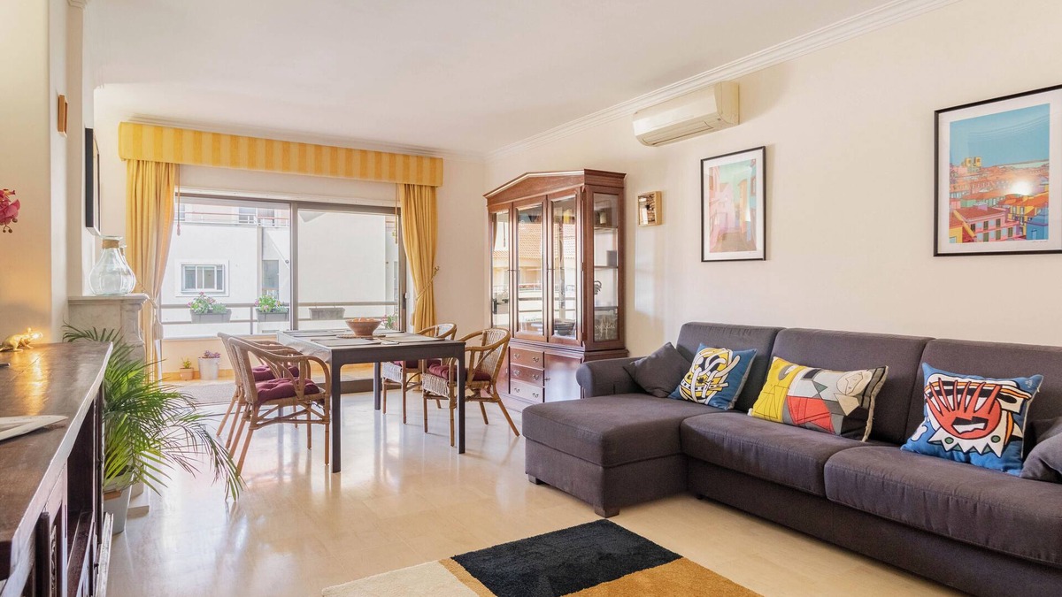 Cascais Apartment | Spacious & Clean Cascais Apartment. Central with free private parking.