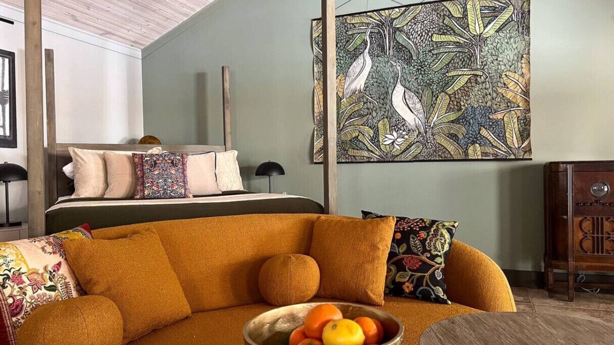 Bellville House | Spacious Clubhouse Suite + POOL