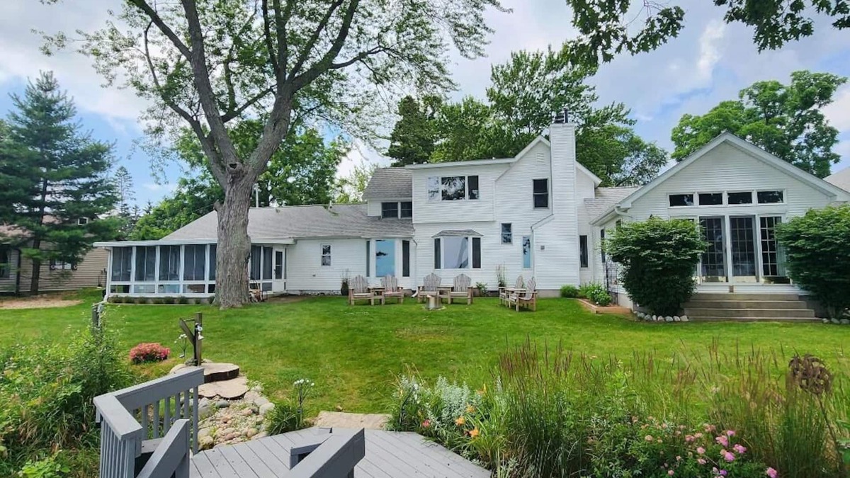 Tawas City Other | Spacious coastal farmhouse with modern ammenities on beautiful Lake Huron!