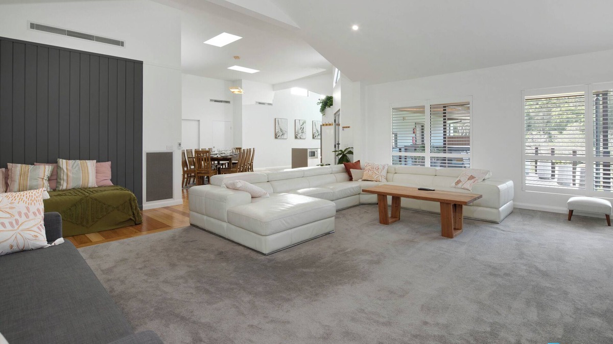 Moruya Heads House | SPACIOUS COASTAL RETREAT an easy walk to river or beach