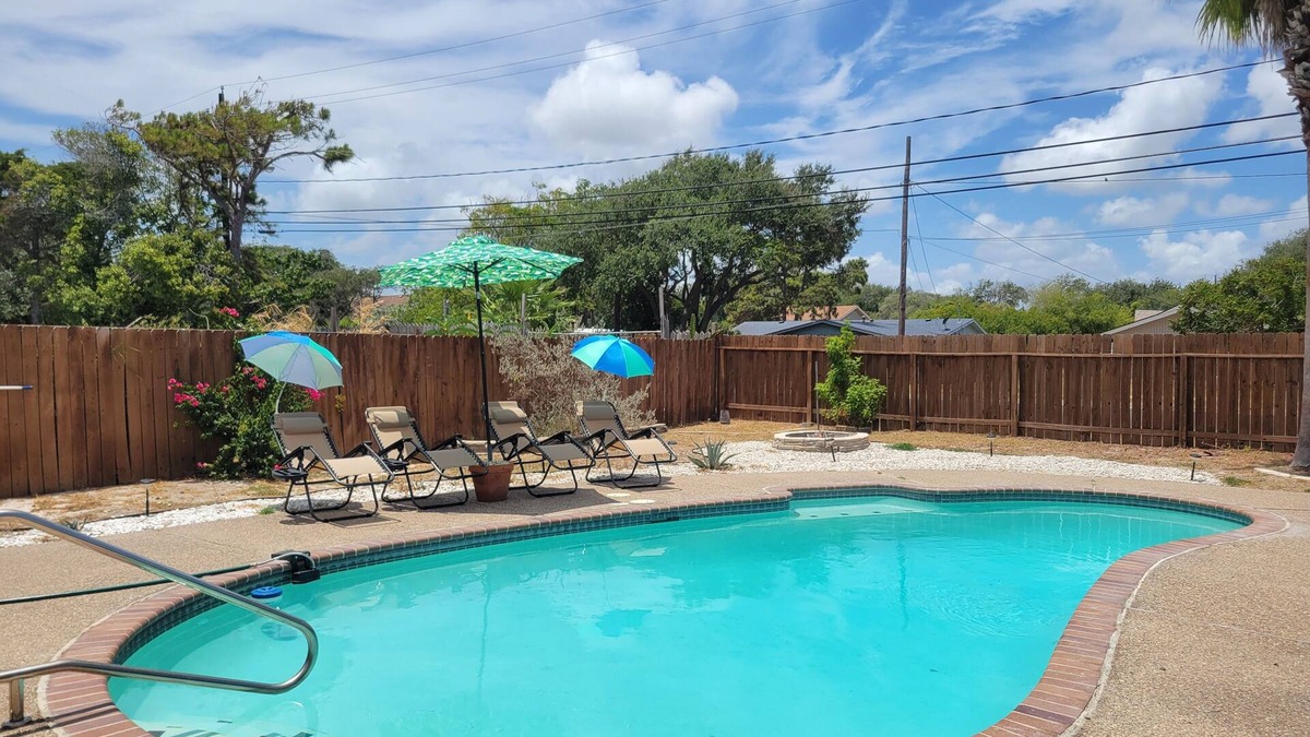 Flour Bluff House | Spacious Coastal Villa W/Heated Pool, Office & Gameroom