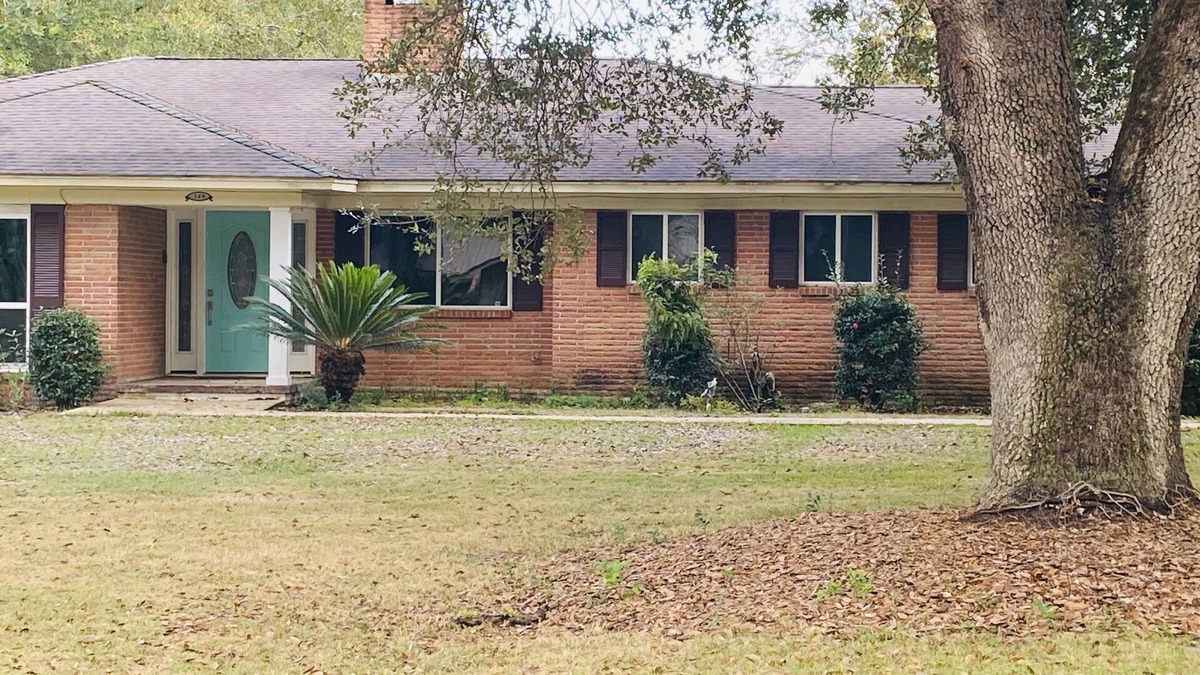 Lucedale House | Spacious comfort in the heart of Lucedale.