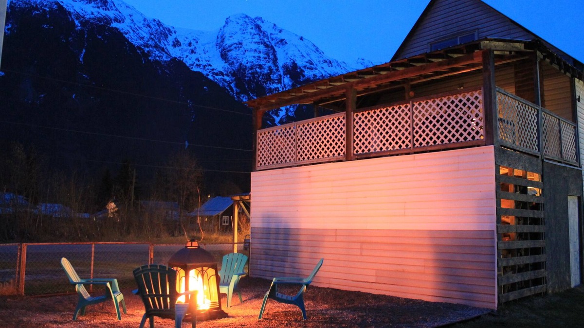 Stewart House | Spacious comfort-steps from downtown Stewart!