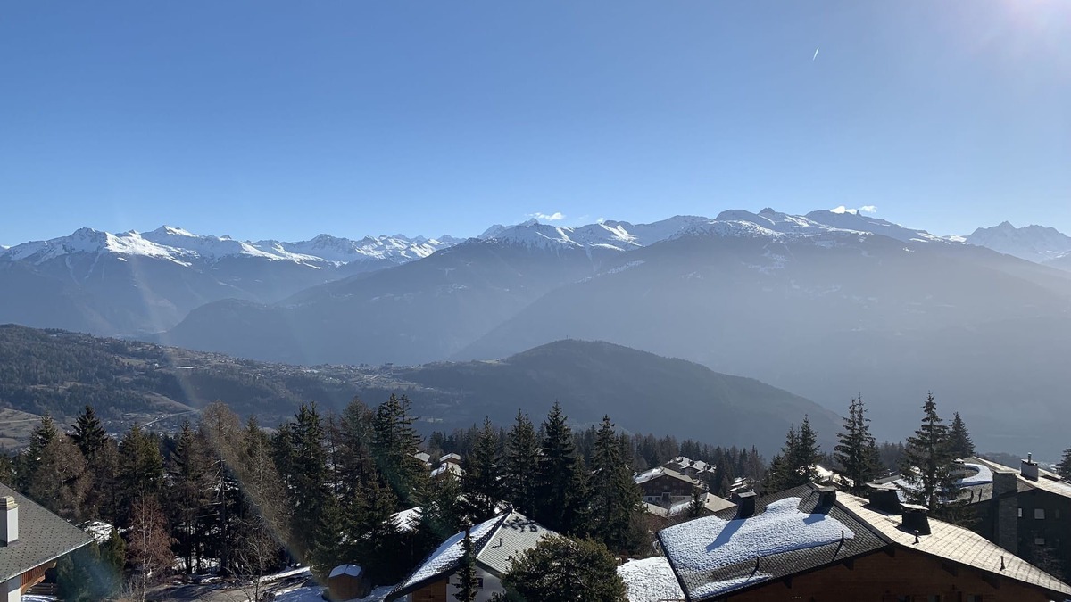 Anzere Apartment | Spacious, comfortable apartment - at the foot of the slopes