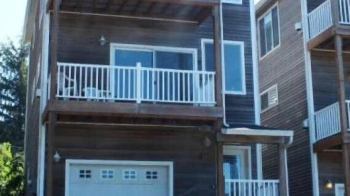 Oceanside House | Spacious Comfortable Contemporary Beach Home