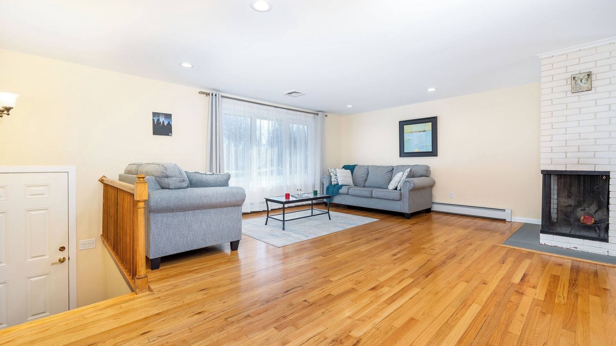 Farmington House | Spacious & Comfortable 3-Bedroom Home