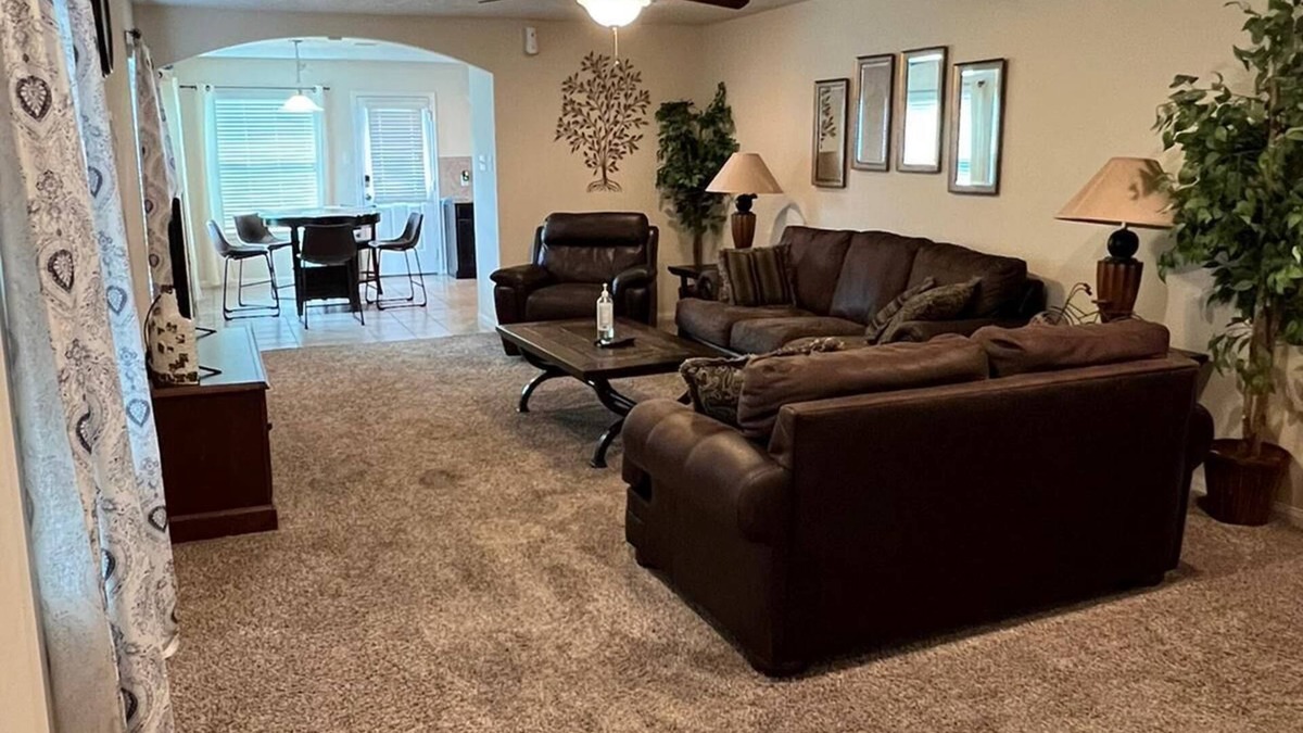 Central Southwest House | Spacious Comfortable Vacation Rental for your Family/Company Stay!