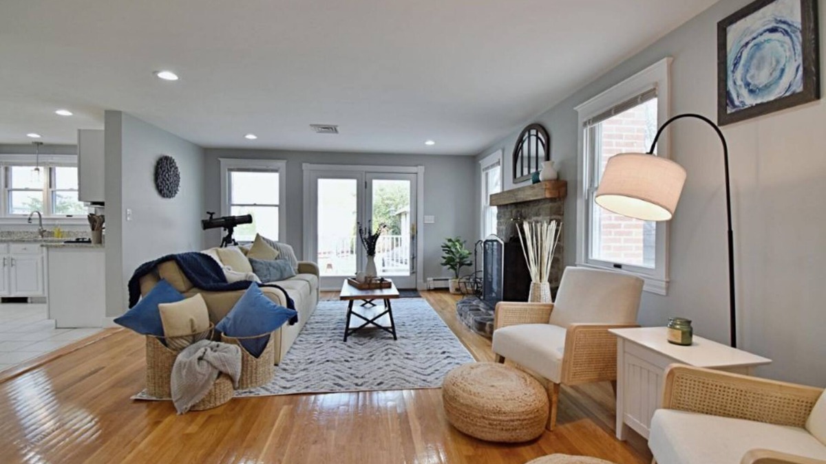 Milton House | Spacious, Comfy Colonial, minutes to Boston and highways