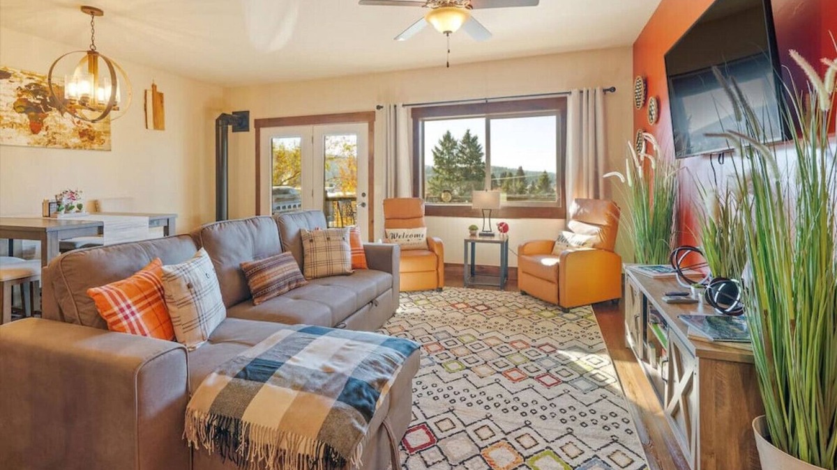 Bigfork Apartment | Spacious Condo 3-Minute Walk to Flathead Lake & DT