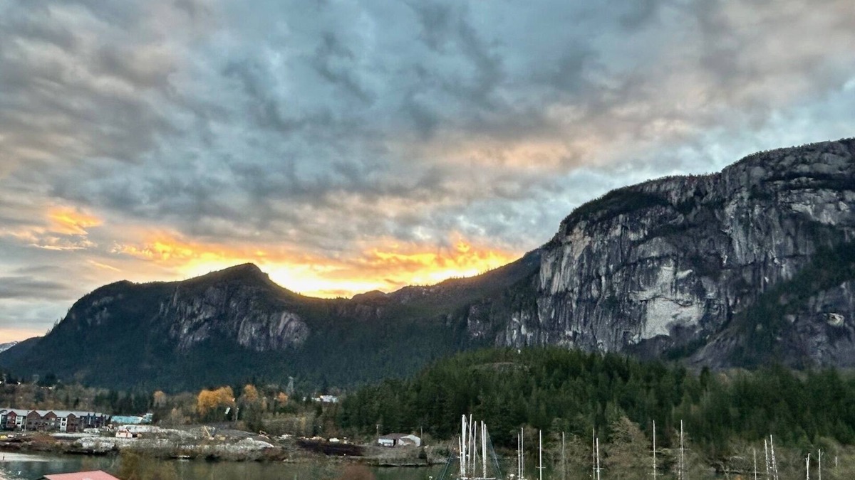 Squamish Apartment | Spacious condo located near WHISTLER, a 35-minute drive in central Squamish.