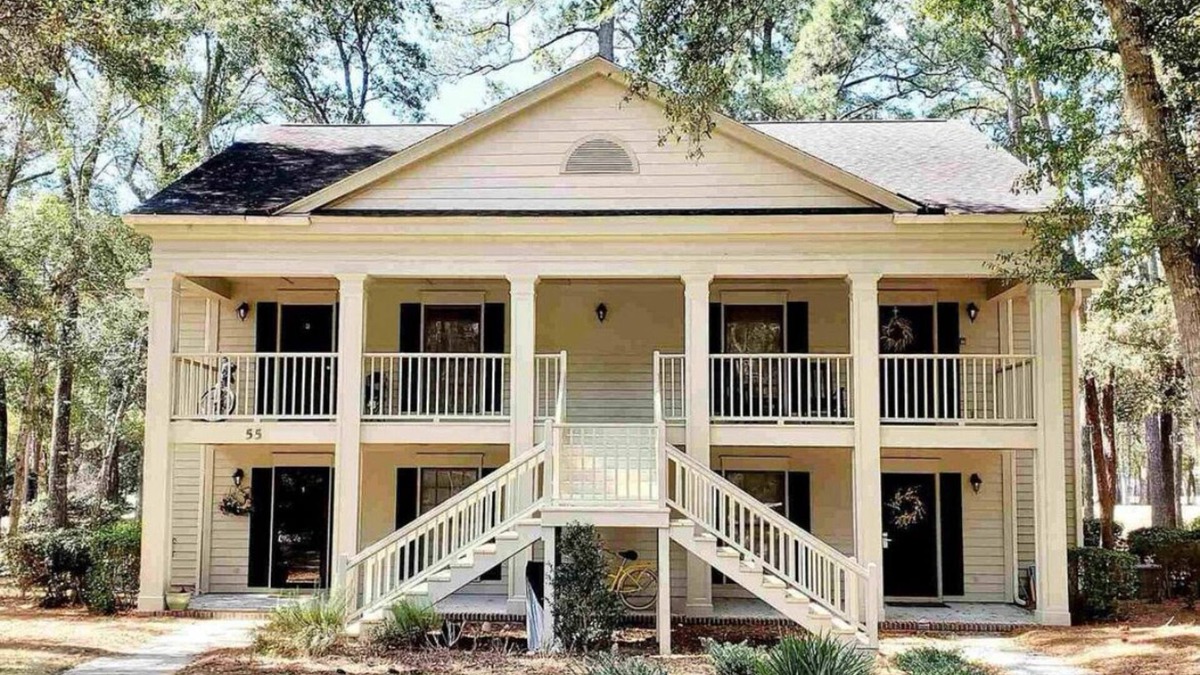 Pawleys Island Condo | Spacious condo on Jack Nicklaus Signature Golf Course overlooking 10th Tee Box.