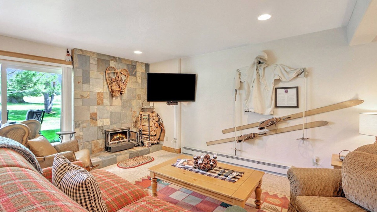 Carbondale Condo | Spacious Condo on Golf Course w/Fireplace, Firepit, Patio and 2 Fishing Badges!