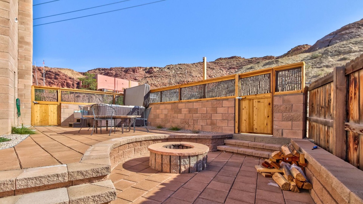 Moab House | Spacious Condo with Private Hot Tub & Firepit - Steps from Downtown