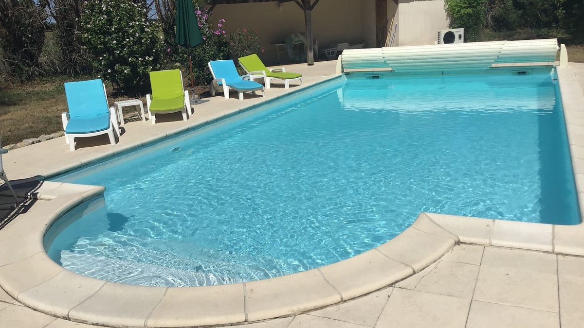 Clion Other | Spacious converted farmhouse with garden and pool close to the Gironde estuary