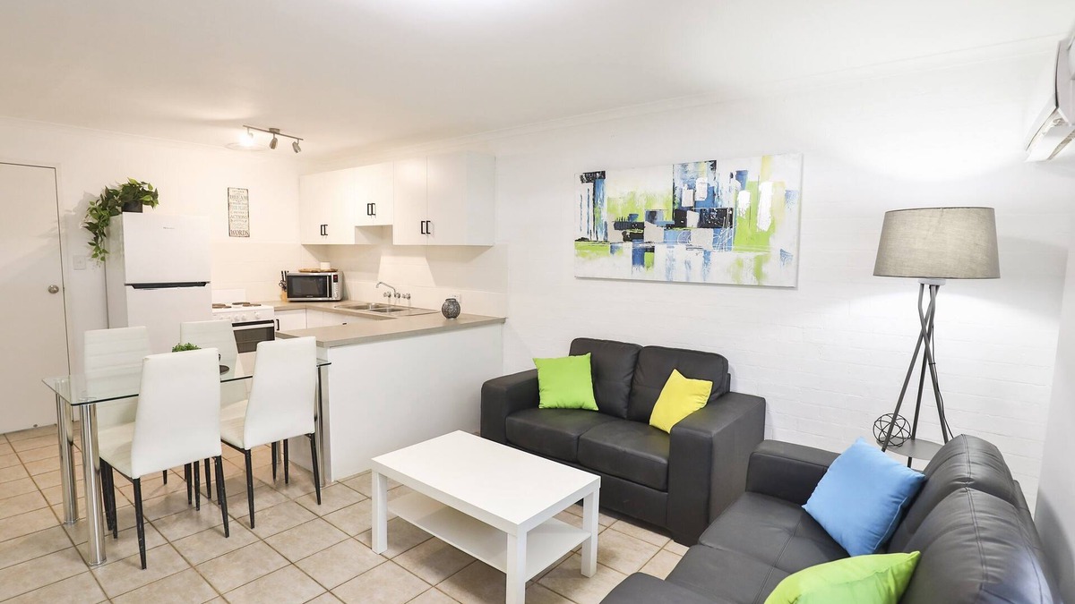 Mildura Apartment | Spacious corp & family friendly, new reno, close to shops/eateries, free wifi